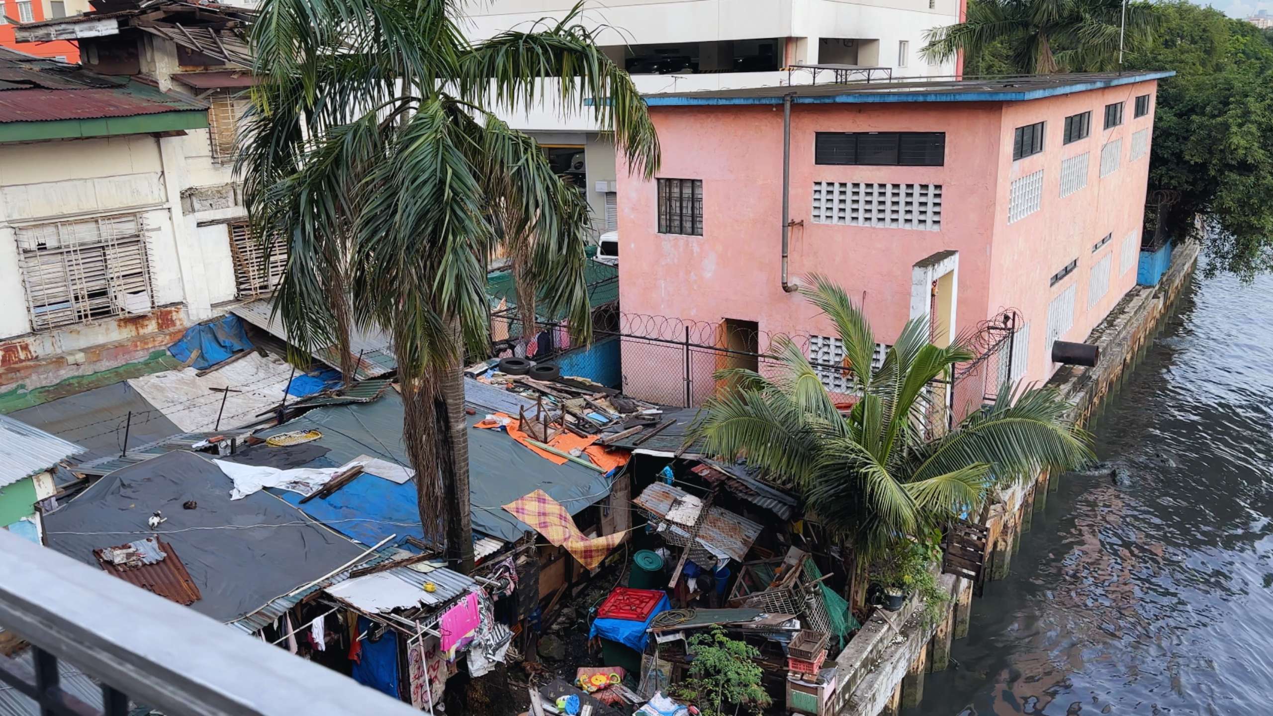 Makeshift houses close to the Quiapo Market area.